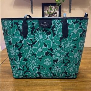 Gorgeous like new Kate Spade green and navy floral Dana tote